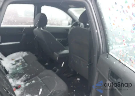 2010 Ford Focus Se z USA, uszkodzony, nr VIN 1FAHP3FN2AW107865